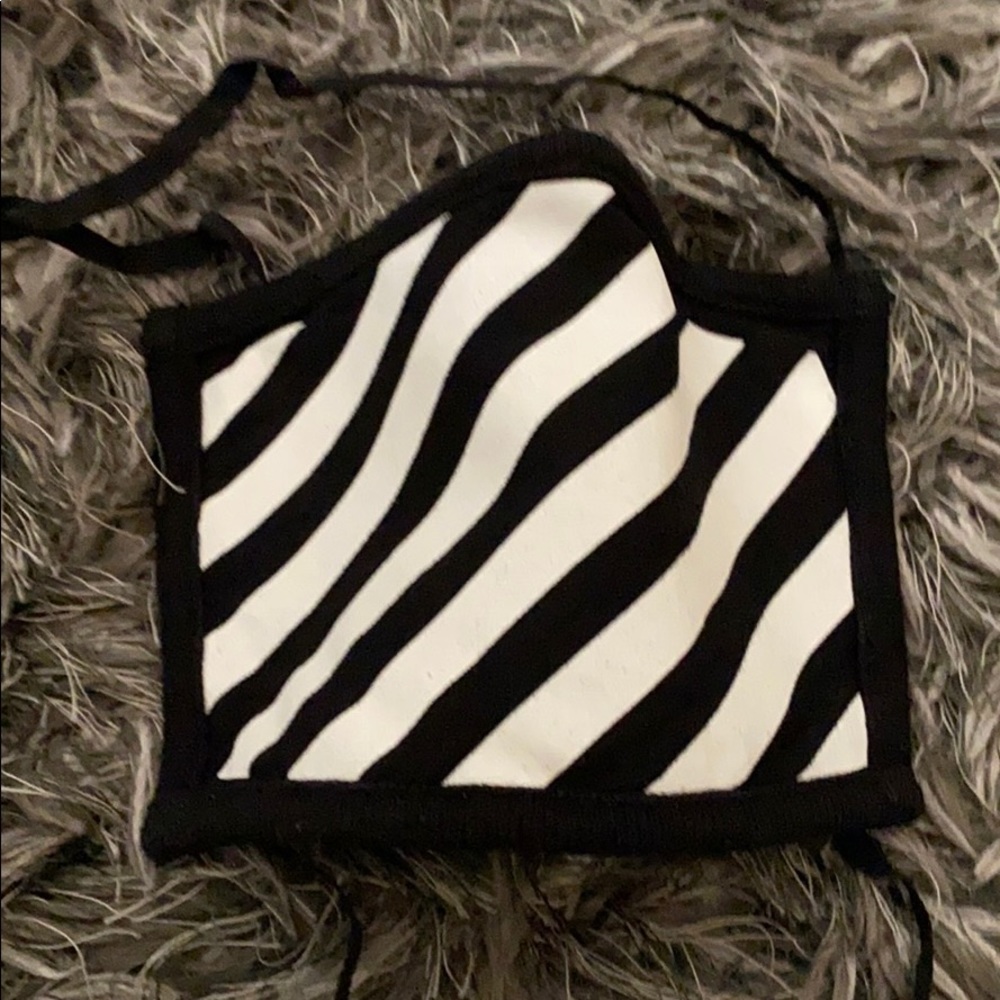NEW Off-White 😷 Mask - Picture 2 of 7